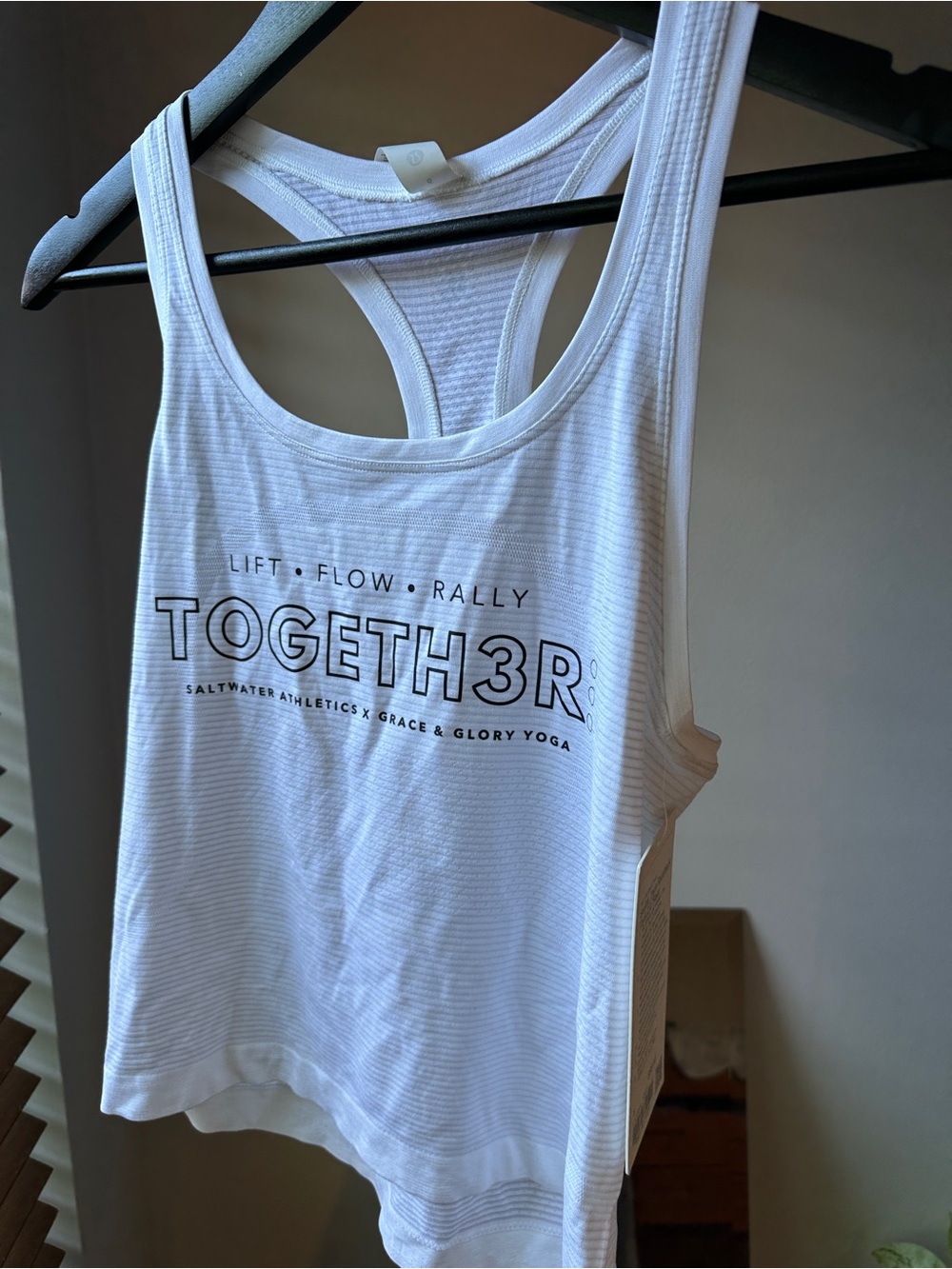 Lululemon swiftly tech racerback 2.0 size 6